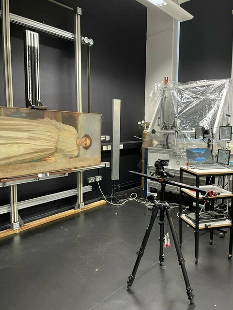 X-radiography in progress on painting