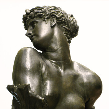 Bronze bust of women