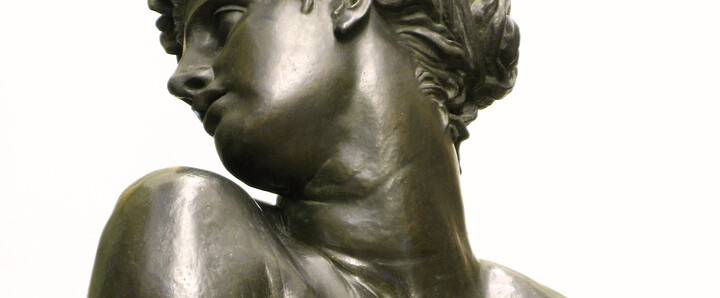 Bronze statue of the bust of a woman