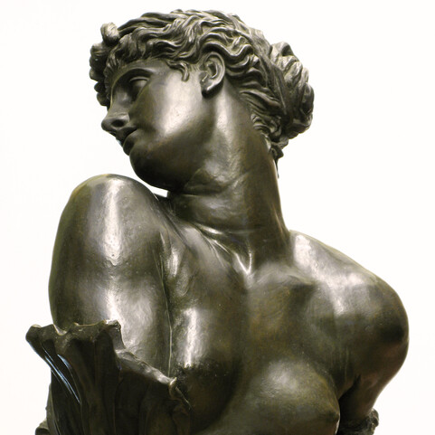 Bronze statue of the bust of a woman