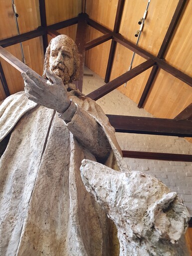 Statue of Alfred Tennyson and his dog