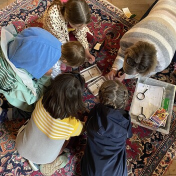 Children look for bugs in Limnerslease