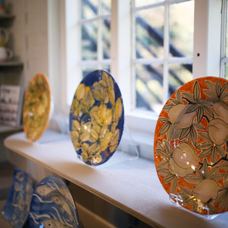 Ceramic plates in Shop with fruit design